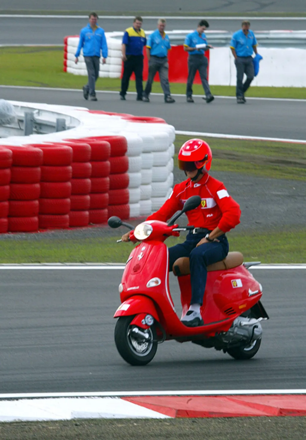 A nürburgringi versenyen 2002-ben. A sportágban egyedülálló módon, a 2002-es évad minden versenyén dobogóra állhatott