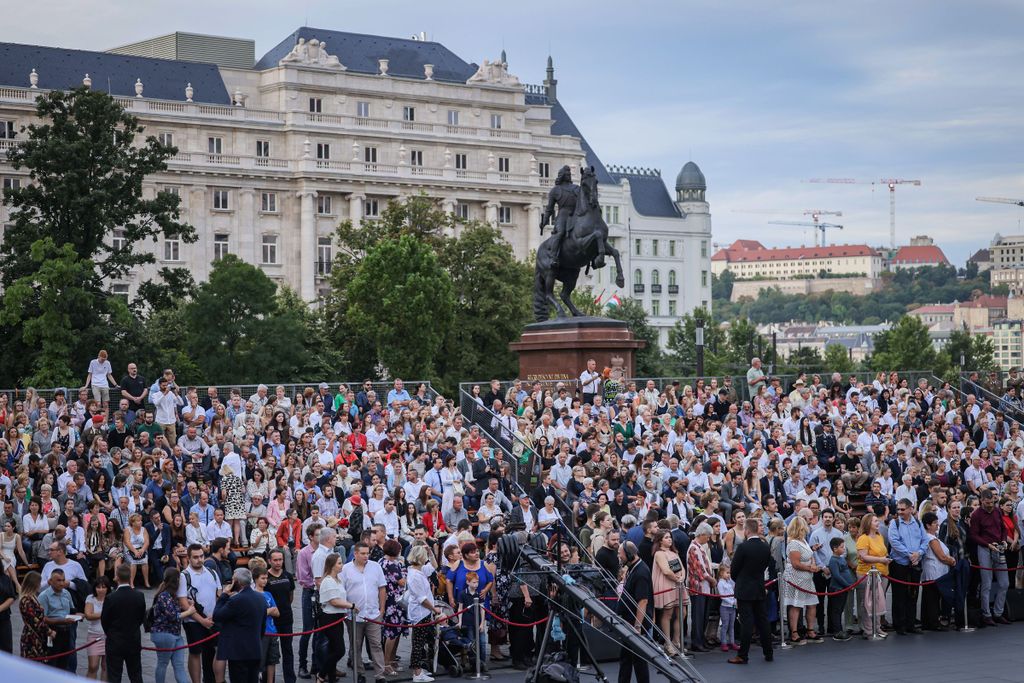 Augusztus 20, ünnepélyes tisztavatás, és zászlófelvonás a Kossuth téren, 2022. augusztus 20. Szent István Nap 