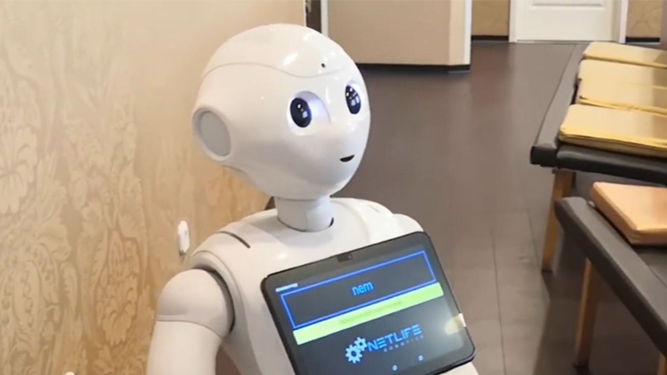 Pepper, a robot végez előszűrést egy budapesti orvosi rendelőben 
