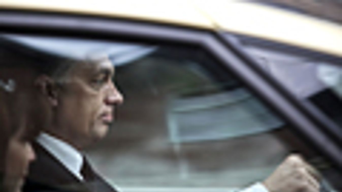 Orbán Viktor autót vezet, miért vesz az állam autószervizt?