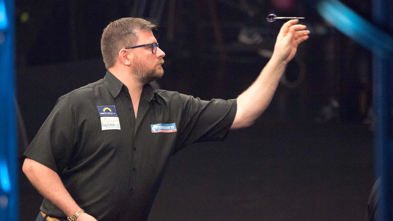 Darts / German Darts Masters 2019. Darts Event Sports Sports jersey 19 Database PDC World Series Men arrows PDC players SP Throwers Professionals 2019 SPO Horizontal DRESS MEN'S ARROW PROFESSIONAL DARTS TOURNAMENT 