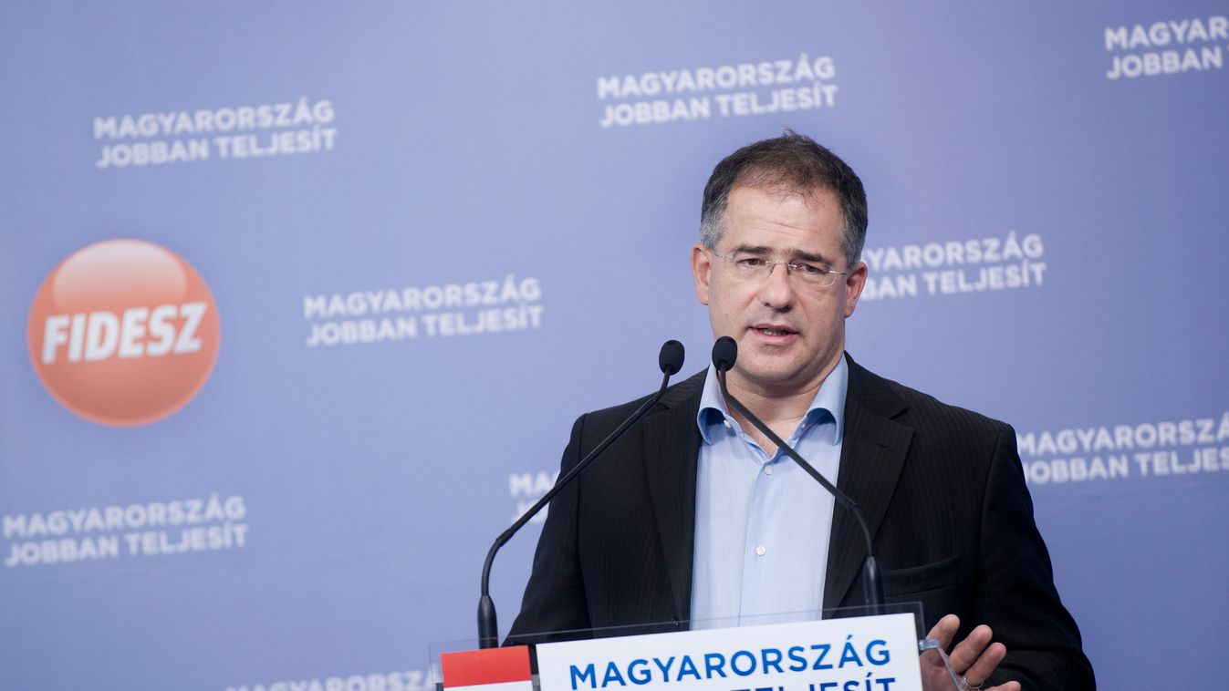 Kósa Lajos a Fidesz ügyvezető alelnöke sajtótájékozatót tart a képviselői irodaházban.
Budapest, 2014.10.05. 