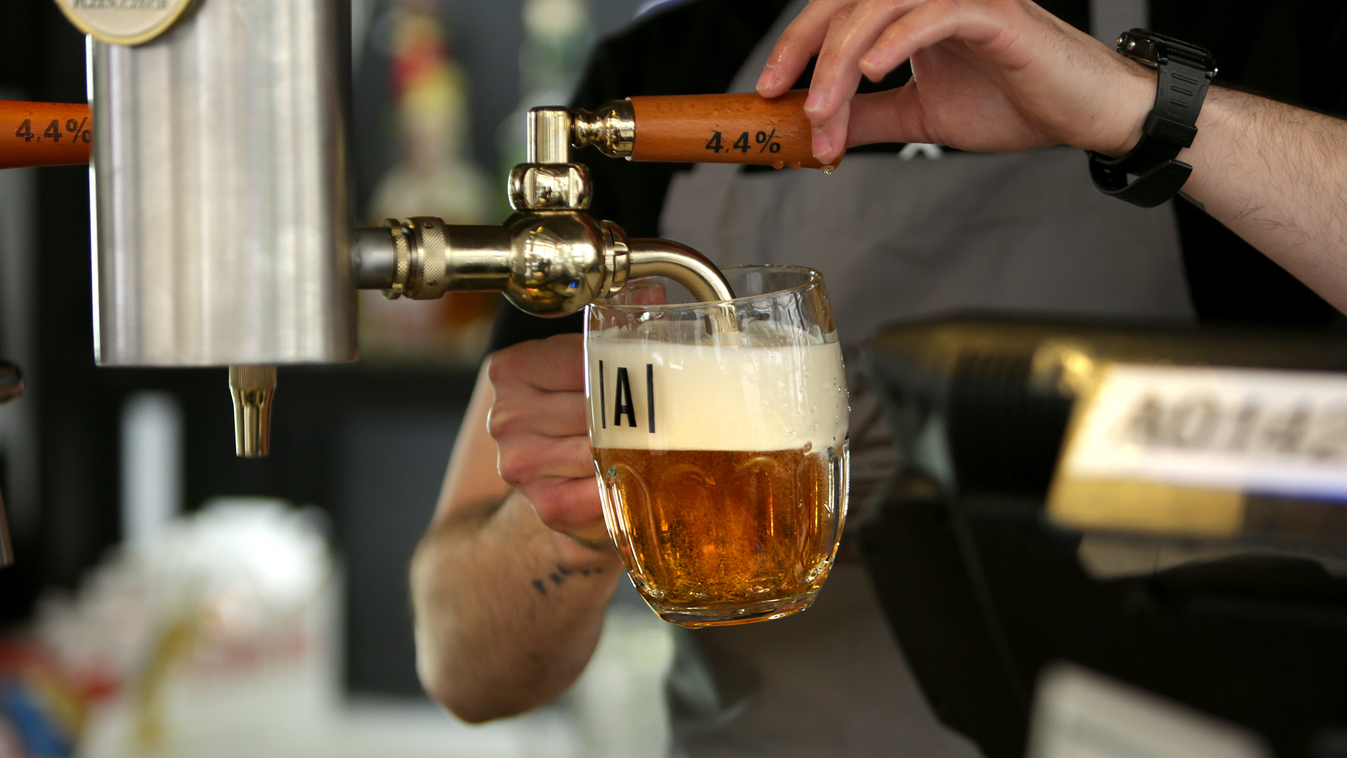 Pilsner Urquell pasztőrizálatlan "tankovna" sör bemutatója az Ankertben 2016 május 7-én Pilsner Urquell pasztőrizálatlan "tankovna" sör bemutatója az Ankertben 2016 május 7-én 