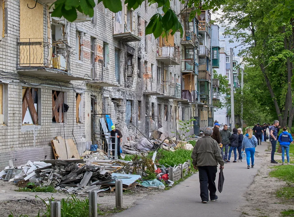 ukrán válság 2022, orosz, ukrán, háború, Ukrajna, pusztítás, Harkov, lakóépület, romok 