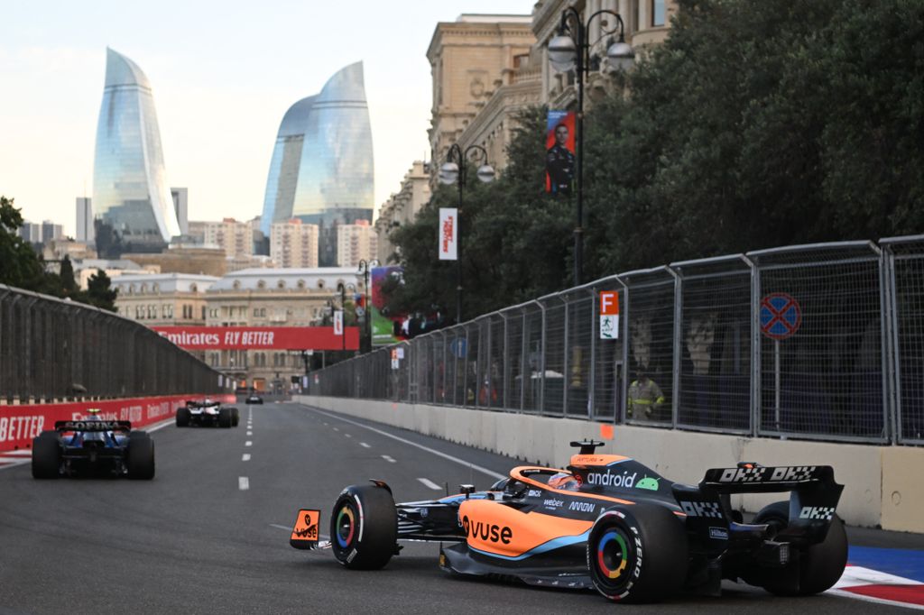Forma-1, Daniel Ricciardo, McLaren, Azeri Nagydíj 2022, péntek 
