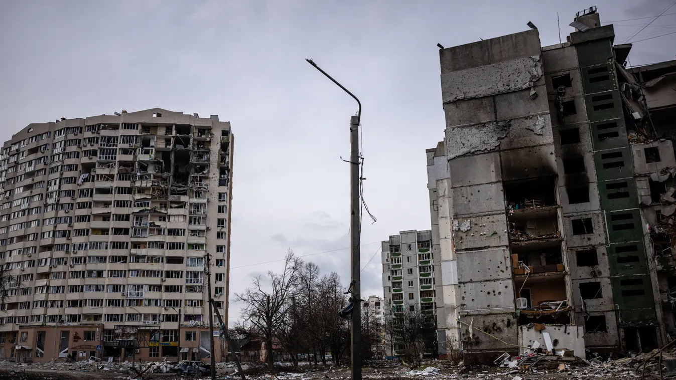Ukrán válság 2022, ukrán, orosz, háború, orosz-ukrán háború, ukrán konfliktus, harc, rakéta, rakétatámadás, bombázás, szétbombázott épület, épületek, lakóház, lakóházak, Csernyihiv, Ukrajna 