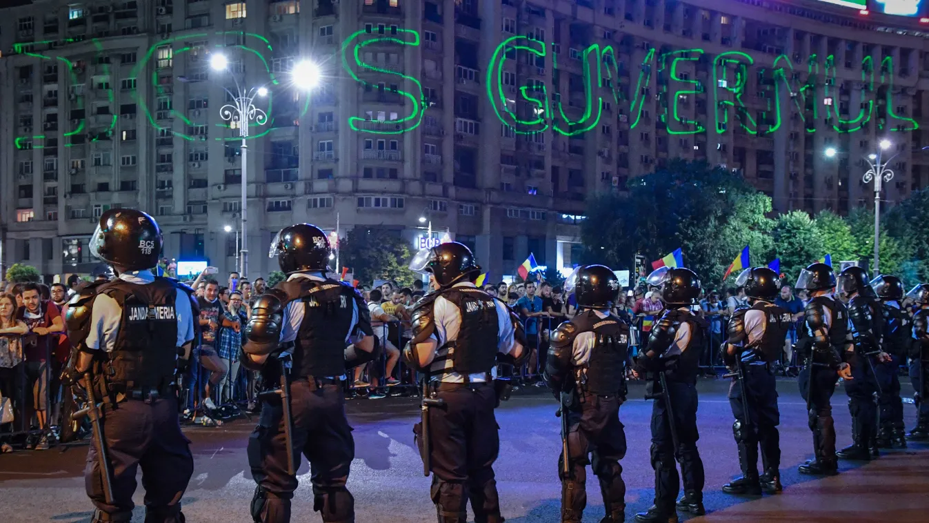 Bukarest, Románia, csendőrök, tüntetés 