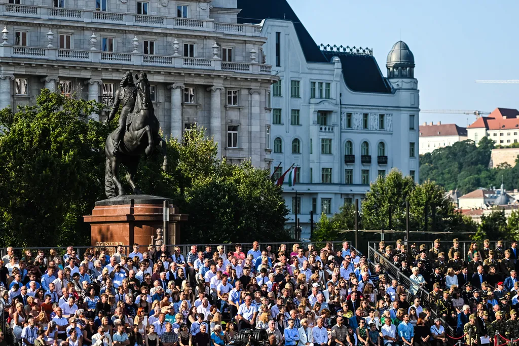 zászlófelvonás, Szent István napi díszünnepség, tisztavatás, Kossuth tér, Budapest, 2023. 08. 20., Szalay-Bobrovniczky Kristóf, Magyarország honvédelmi minisztere 