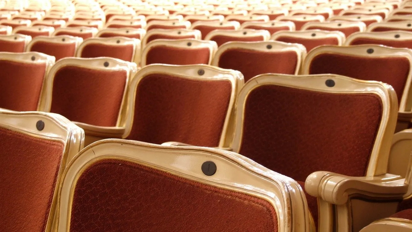 nézőtér színház üres székek 