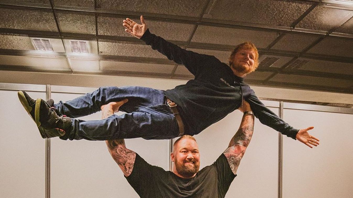 Ed Sheerannel súlyzózik a Trónok harca óriása 