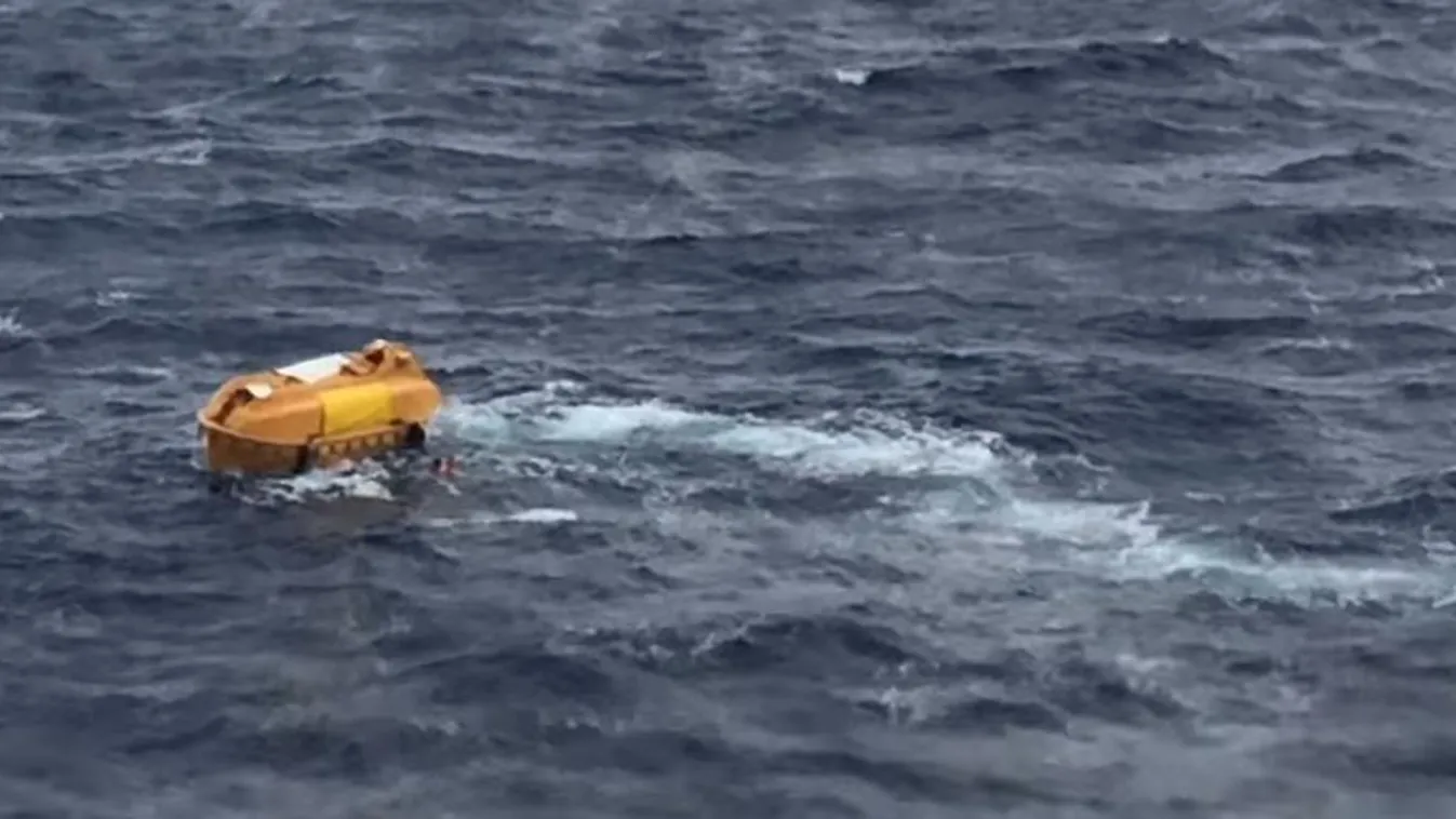 Kimentenek egy utast a vízből a mexikói Cozumel szigetnél, aki az Oasis of the Seas hajóból esett ki 
