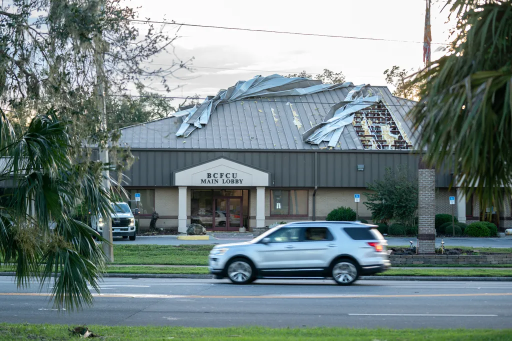 Florida, Idalia hurrikán, időjárás, 
  Hurricane Idalia Slams Into Florida's Gulf Coast GettyImageRank2 Color Image weather Horizontal 