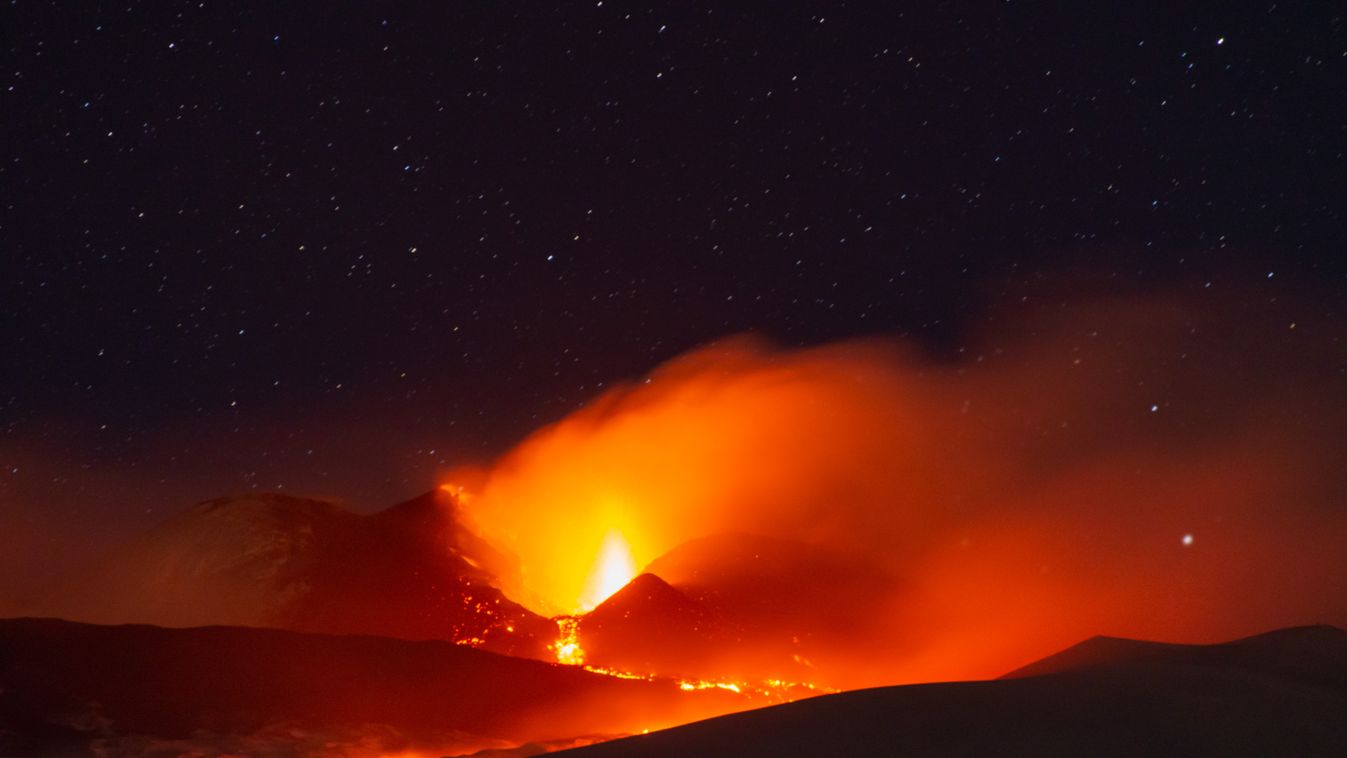 Mount Etna eruption Catania,eruption,Italy,Lava,Mount Etna,Nicolosi,southeast crater 