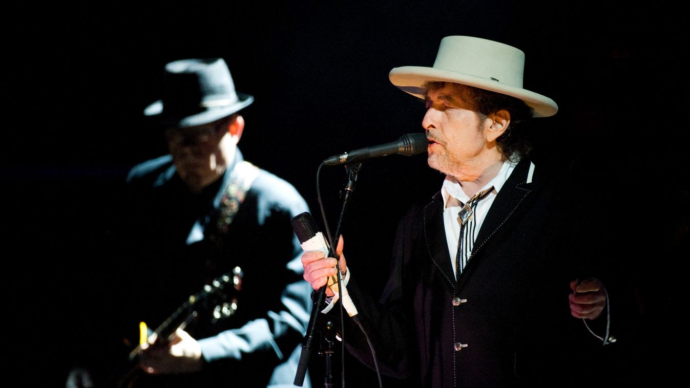 Bob Dylan Performs At London Feis Festival concert live music on stage 
