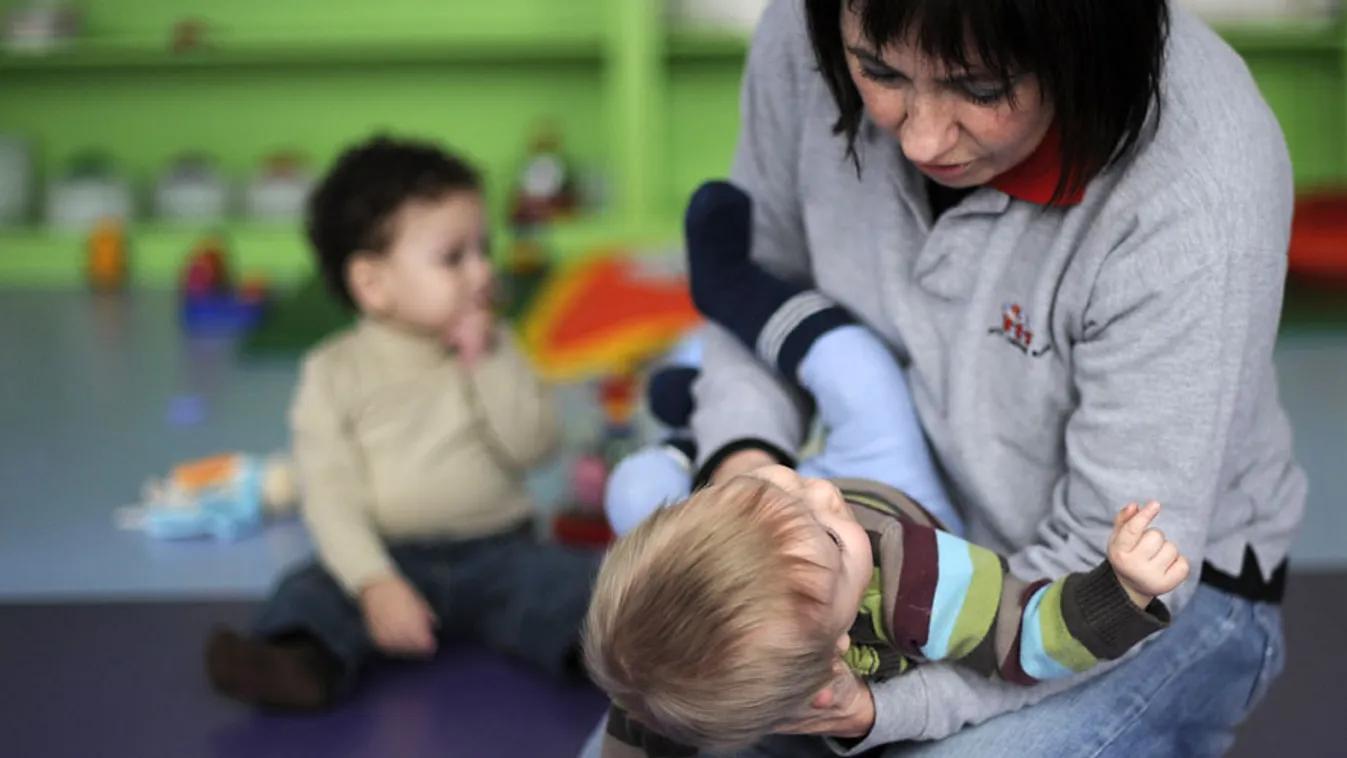 A bölcsődés dadusok nem kapnak béremelést, kisdedóvó, bölcsöde 