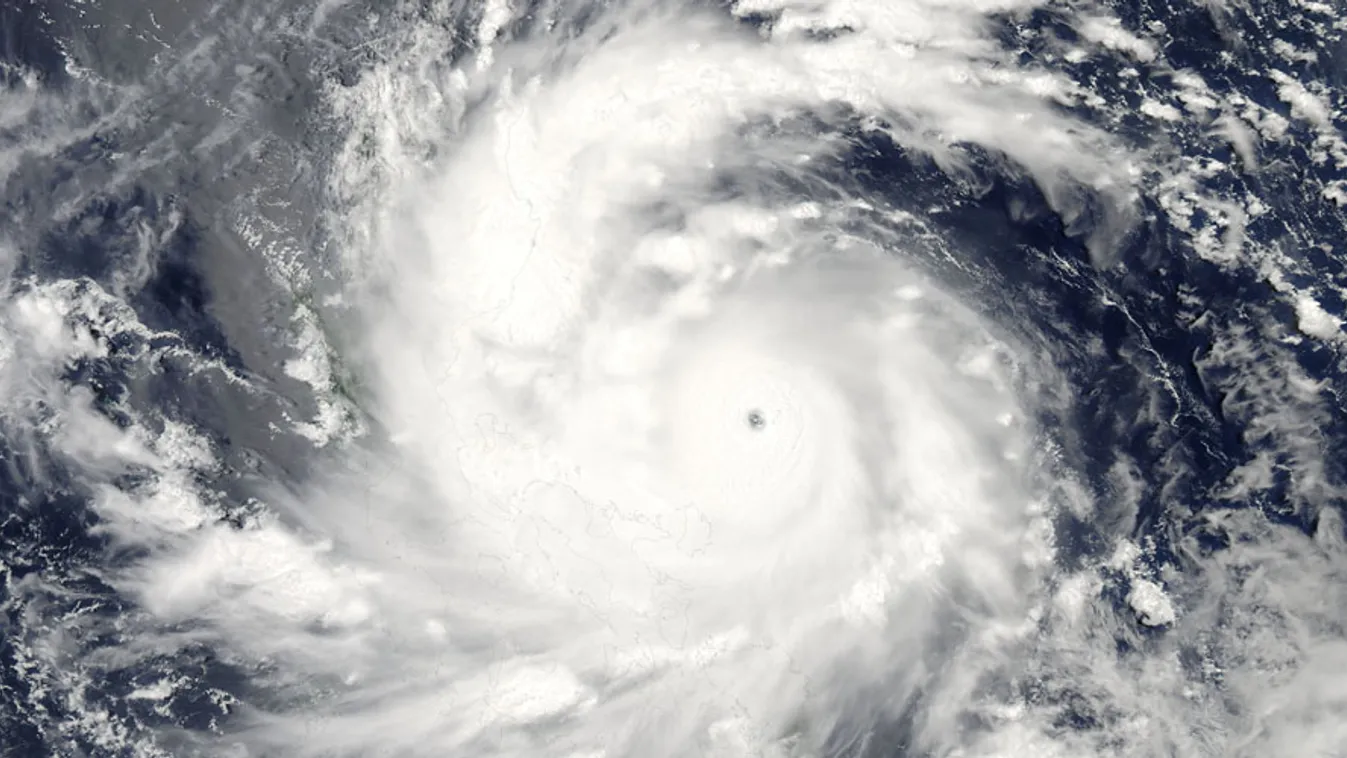 Utor tájfun, Fülöp-szigetek, Csendes-óceán, a NASA Aqua műhold MODIS spektroradiométerének felvétele, augusztus 11. délután