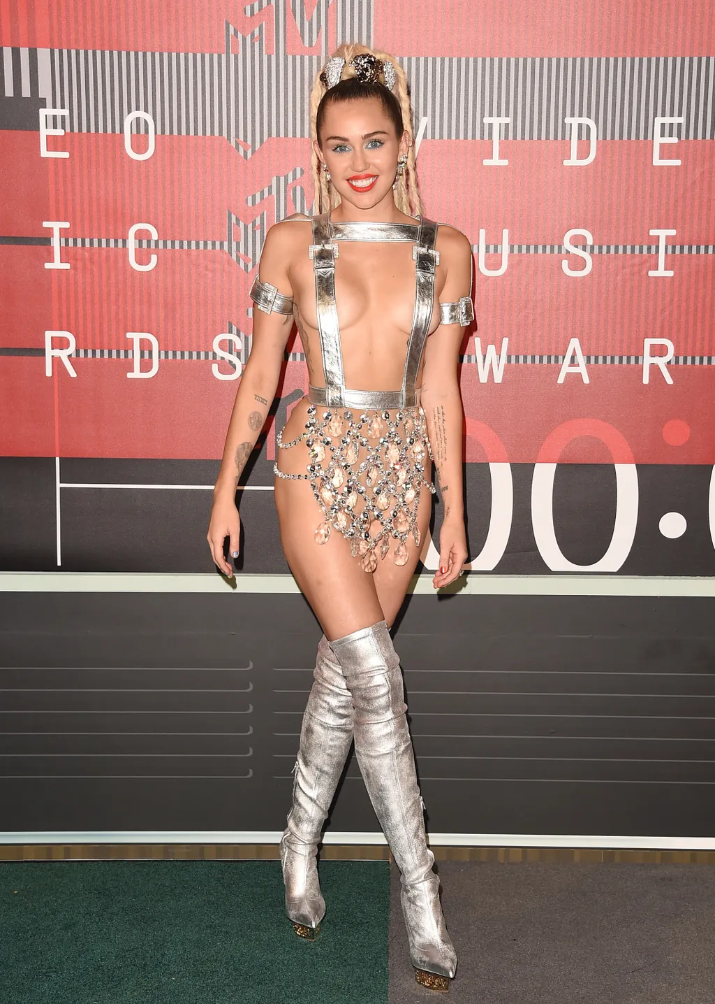 2015 MTV Video Music Awards - Arrivals GettyImageRank3 Custom People Clothing Suspenders Boot Jewelry VERTICAL Looking At Camera Full Length SMILING USA California City Of Los Angeles One Person MUSIC Thigh High Boot Award Silver Colored Photography Strap