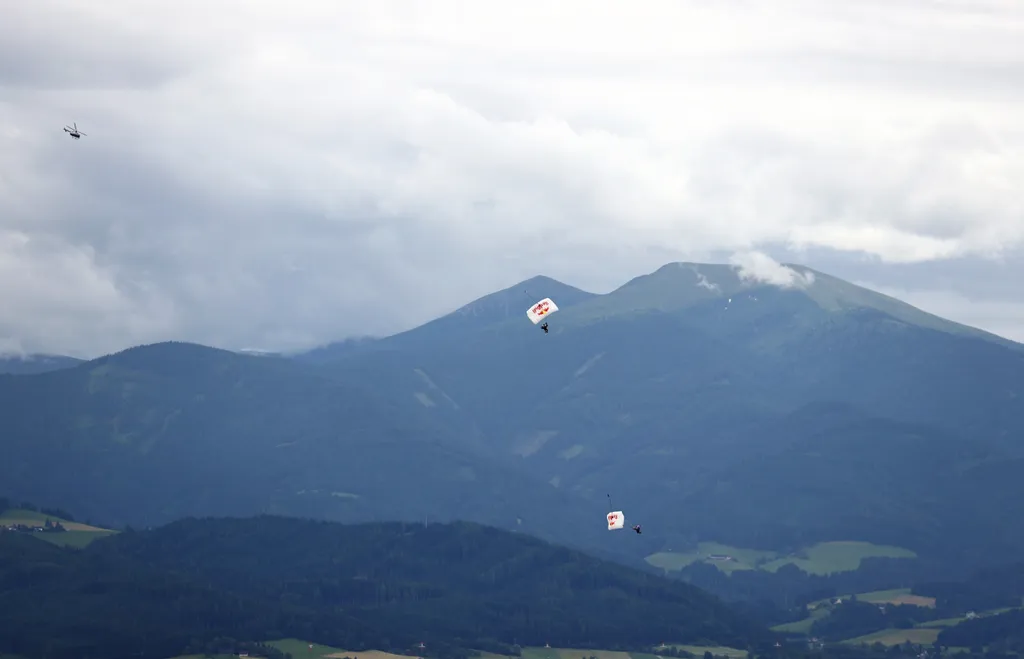 Forma-1, Osztrák Nagydíj, Red Bull Ring, ejtőernyősök 