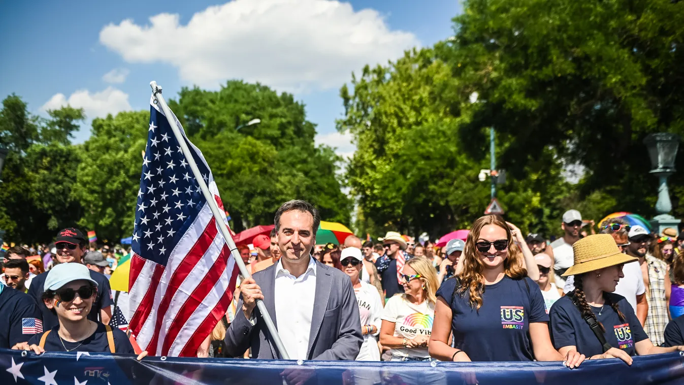 28. Budapest Pride Felvonulás, Budapest Pride 2023, felvonulás, menet, LMBTQ, LMBTQI+, leszbikus, meleg, biszexuális, transznemű, queer, interszexuális, aktivista, Budapest, 2023.07.15. 