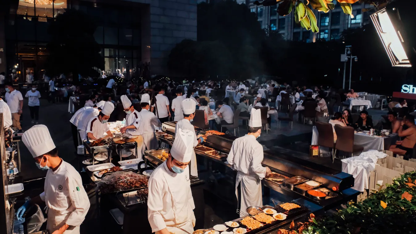 Five-star hotel opens barbecue business in Hubei Barbecue BBQ Chef China Chinese Customer Five-star Hotel Hubei Ourdoor Restaurant Stall Wuhan 