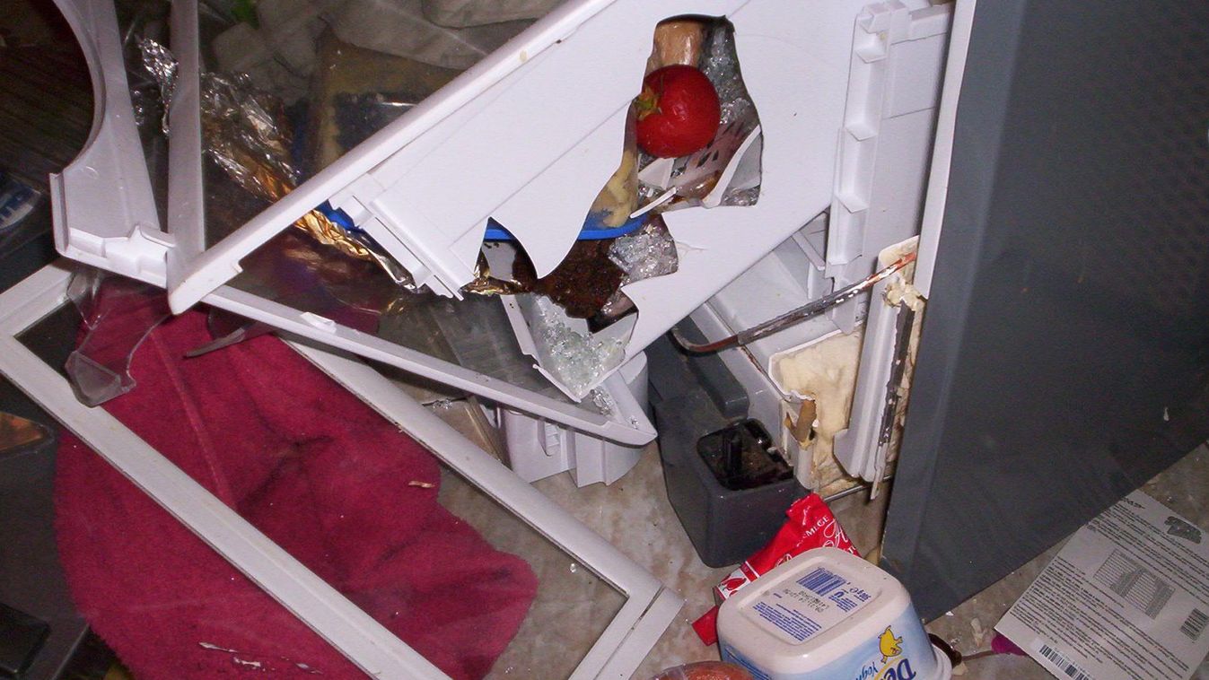 Felrobbant hűtőszekrény hűtő 