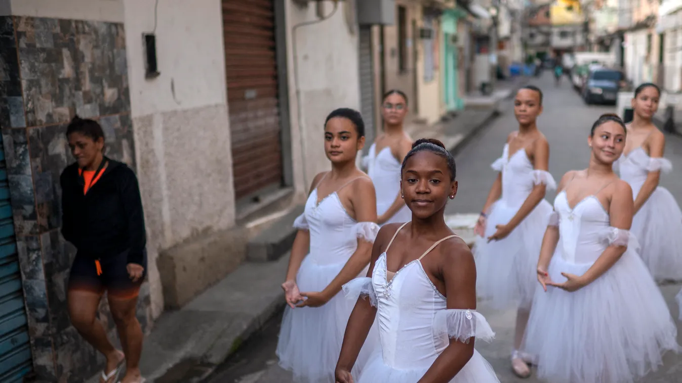 balett, szegény, ingyen, balettóra,RIO DE JANEIRO, BRAZIL 