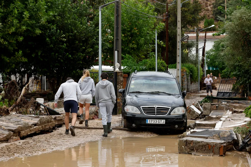 spanyolország, madrid, esőzés, időjárás, pusztítás, sár, 2023. 09. 04. 