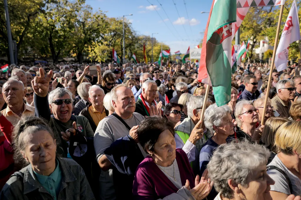 Tüntetés az olasz nagykövetség előtt
Salvini 2019.10.19. 