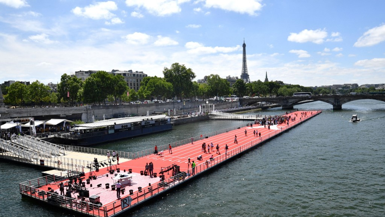 Paris 2024 summer olympic games candidate promotion France 2017 June Paris candidacy Seine River Floating athletics Floating athletics track 2024 Paris 2024 Summer Olympics Games Horizontal TRACK 