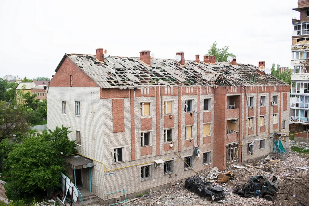 ukrán válság 2022, orosz, ukrán, háború, Ukrajna, Bakhmout, iskola, romok 