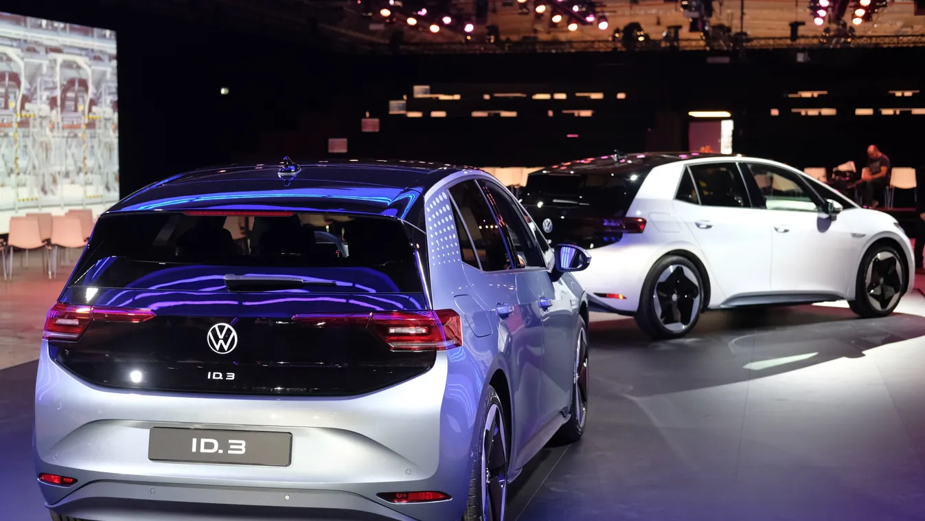 ECONOMY CAR Electric Automobile industry Car industry Electromobility 04 November 2019, Saxony, Zwickau: Electric cars of the type VW ID3. are at a ceremony. There the official production start of the vehicle was celebrated. The vehicle is part of the new