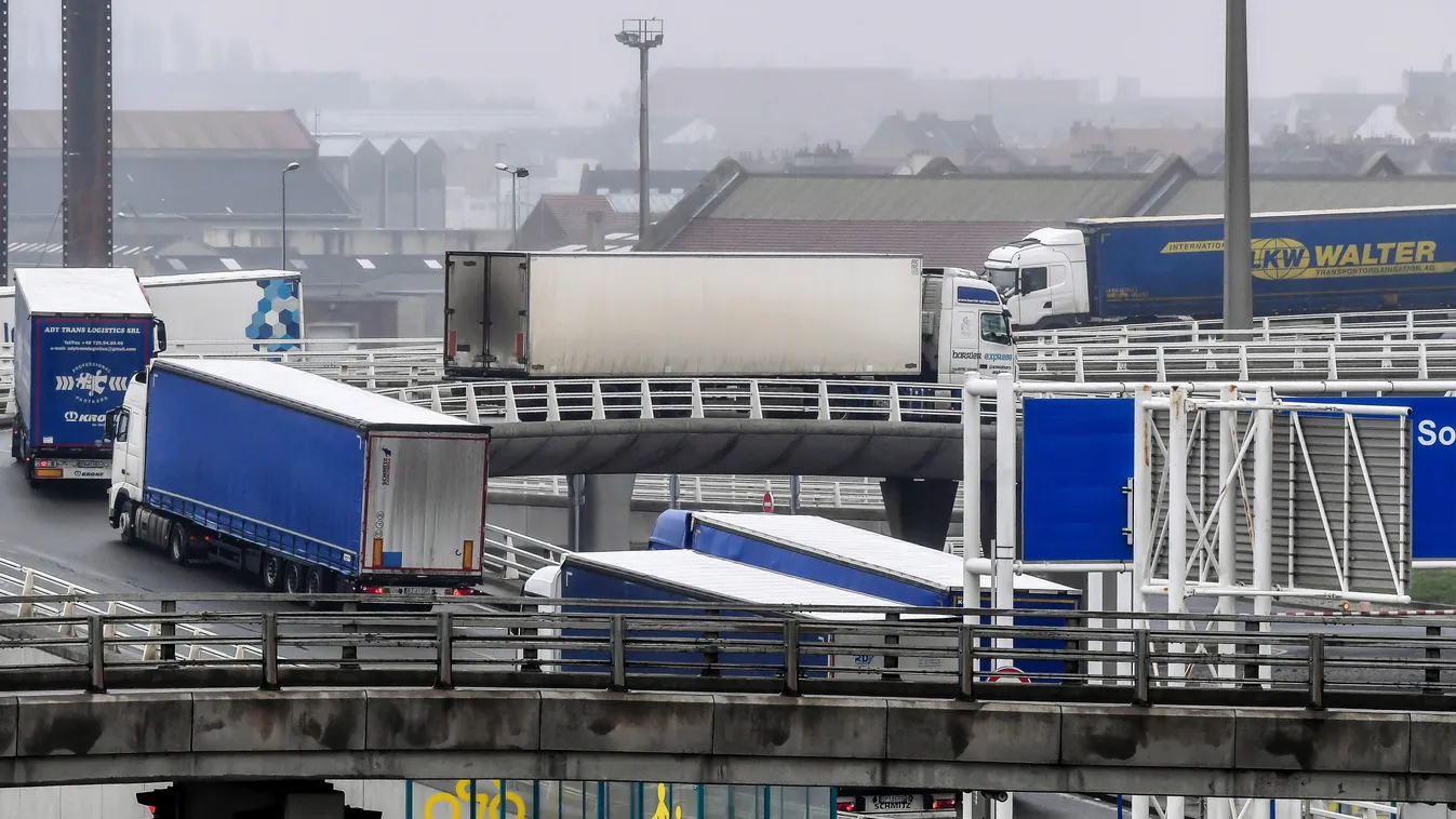 Horizontal ECONOMY LORRY GOODS TRANSPORTING ILLUSTRATION ROAD TRAVEL Lorries are driven after disembarking from a ferry arriving from Great Britain on January 25, 2019, at the ferry terminal in Calais, northern France. (Photo by Philippe HUGUEN / AFP) 