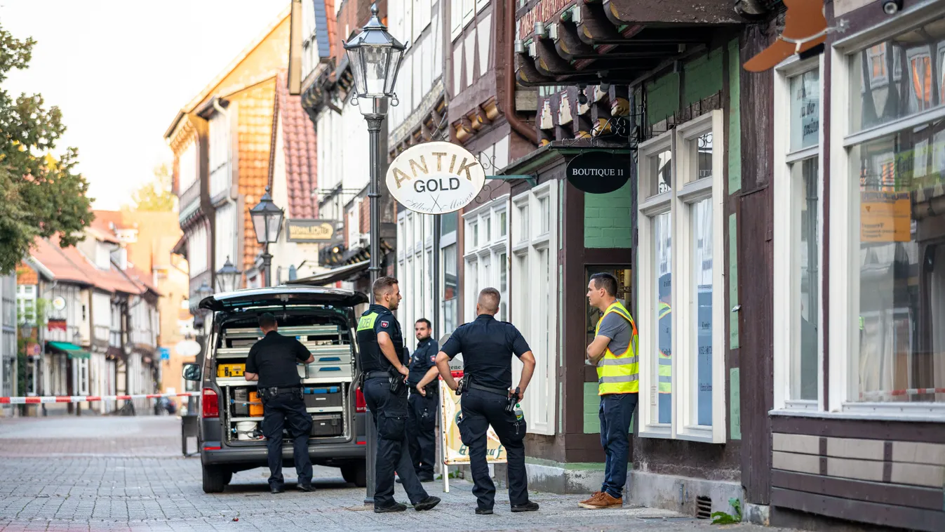 One man killed in robbery in Celle, Lower Saxony Crime, Law and Justice police CRIME --- Crime Scene Place of deployment 