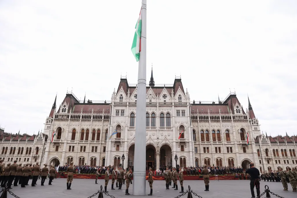 Augusztus 20., államalapítás, ünnep, Szent István nap, eseménysorozat, Budapest, 2021.08.20., zászló, zászlófelvonás 