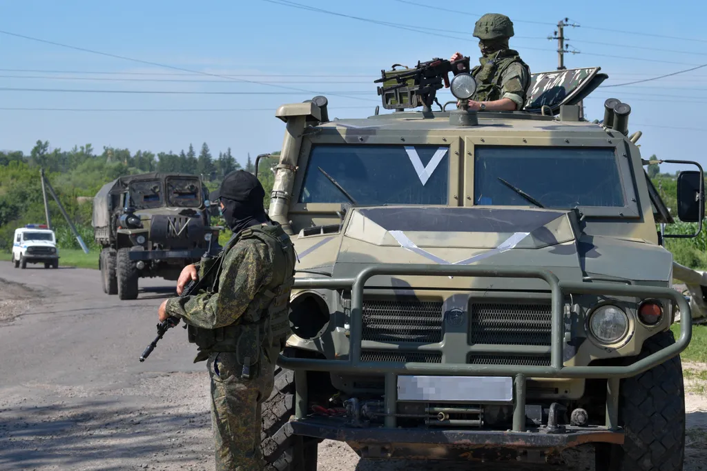 Orosz-ukrán, háború, konfliktus, Ukraine Russia Military Operation Checkpoint Tiger Tigr vehicle mobility infantry Horizontal 