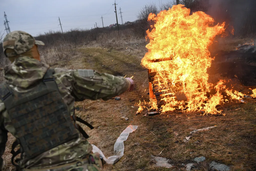 orosz-ukrán háború 2022.  Molotov koktél  conflict Horizontal 