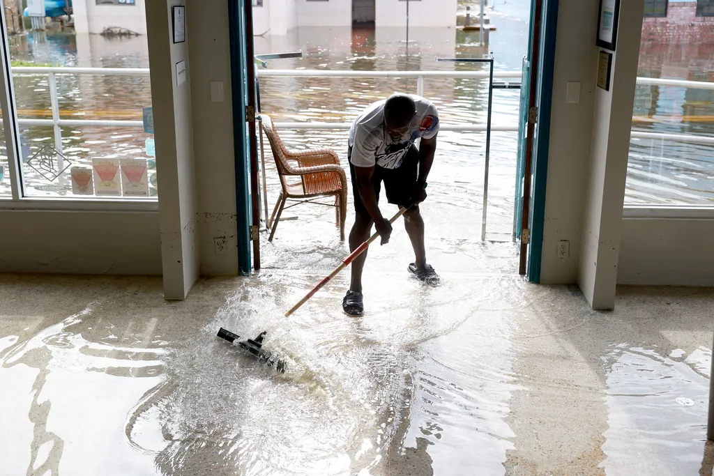 Florida, Idalia hurrikán, időjárás, 
  Hurricane Idalia Slams Into Florida's Gulf Coast GettyImageRank2 Color Image weather Horizontal 