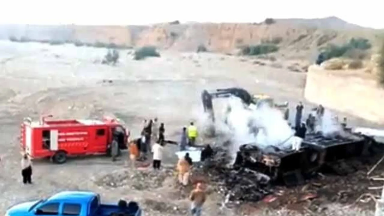 Pakisztán, busz, buszbaleset, Baludzsisztán, halálos baleset 