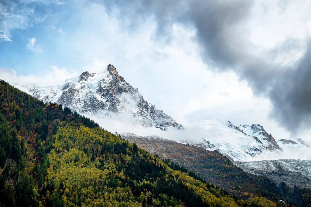 Gyönyörű képeken a Mont Blanc és a hegyet övező mesés erdő, galéria, 2023 
