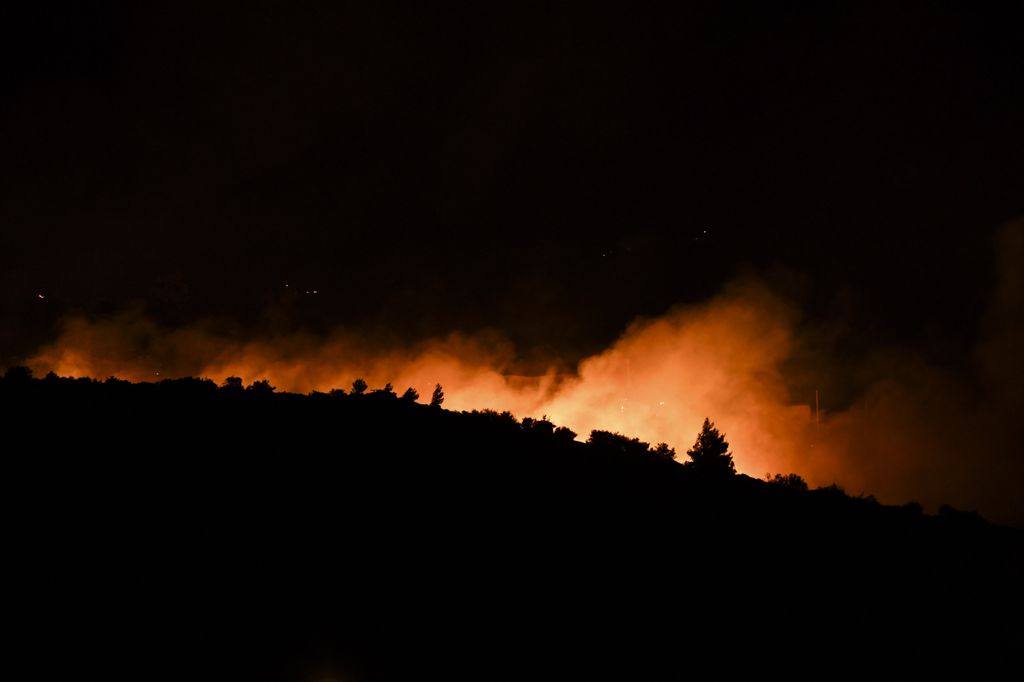 Wildfire erupts in Mt. Pendeli in Athens fire,Greece,Greek wildfire,Mount Penteli,Mount Penteli fire,wild Horizontal 