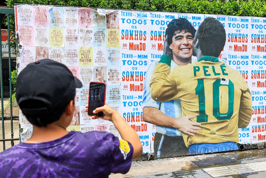 Pele's smiling face in Sao Paulo, Brazil 2022,art,Brazilian football,Death,december,drawing,figure,footba Horizontal 