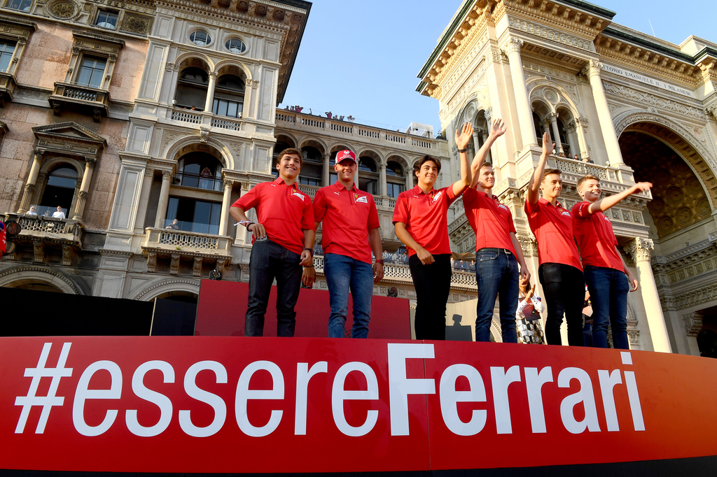 Forma-1, Ferrari Driver Academy, Piazza del Duomo 