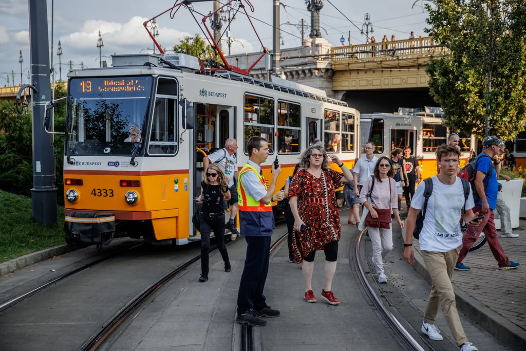 Demokrácia napi tüntetés, Budapest, 2023.09.15. oktatás, tanulás, tanítás, tanító, diák, tanár, 