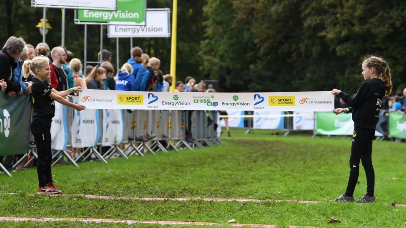 CROSS CUP Veldlopen Femmes VROUWEN RELAIS VELDLOOP CROSS-CUP AFLOSSINGEN Horizontal 