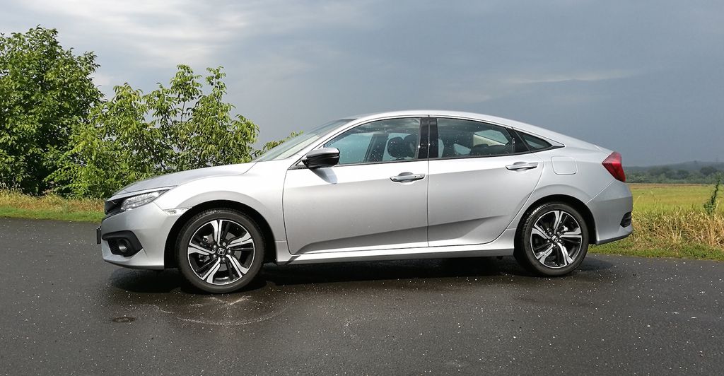 Honda Civic négyajtós dízel teszt (2018) 