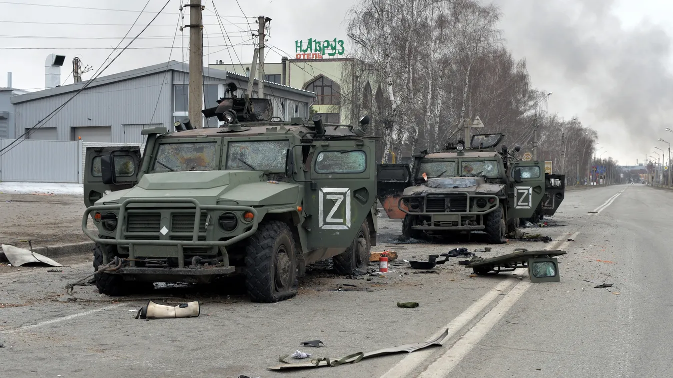 Orosz-ukrán háború, ukrán konfliktus, harc, Ukrajna, Kharkiv, Harkiv, gyalogsági szállítójárművek, kilőtt katonai járművek 