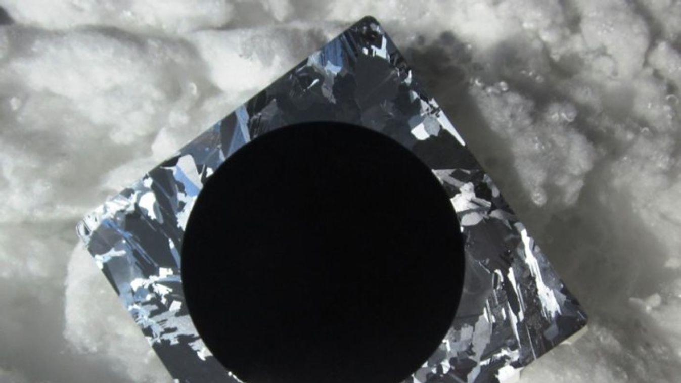 fekete szilíciumos napelem 