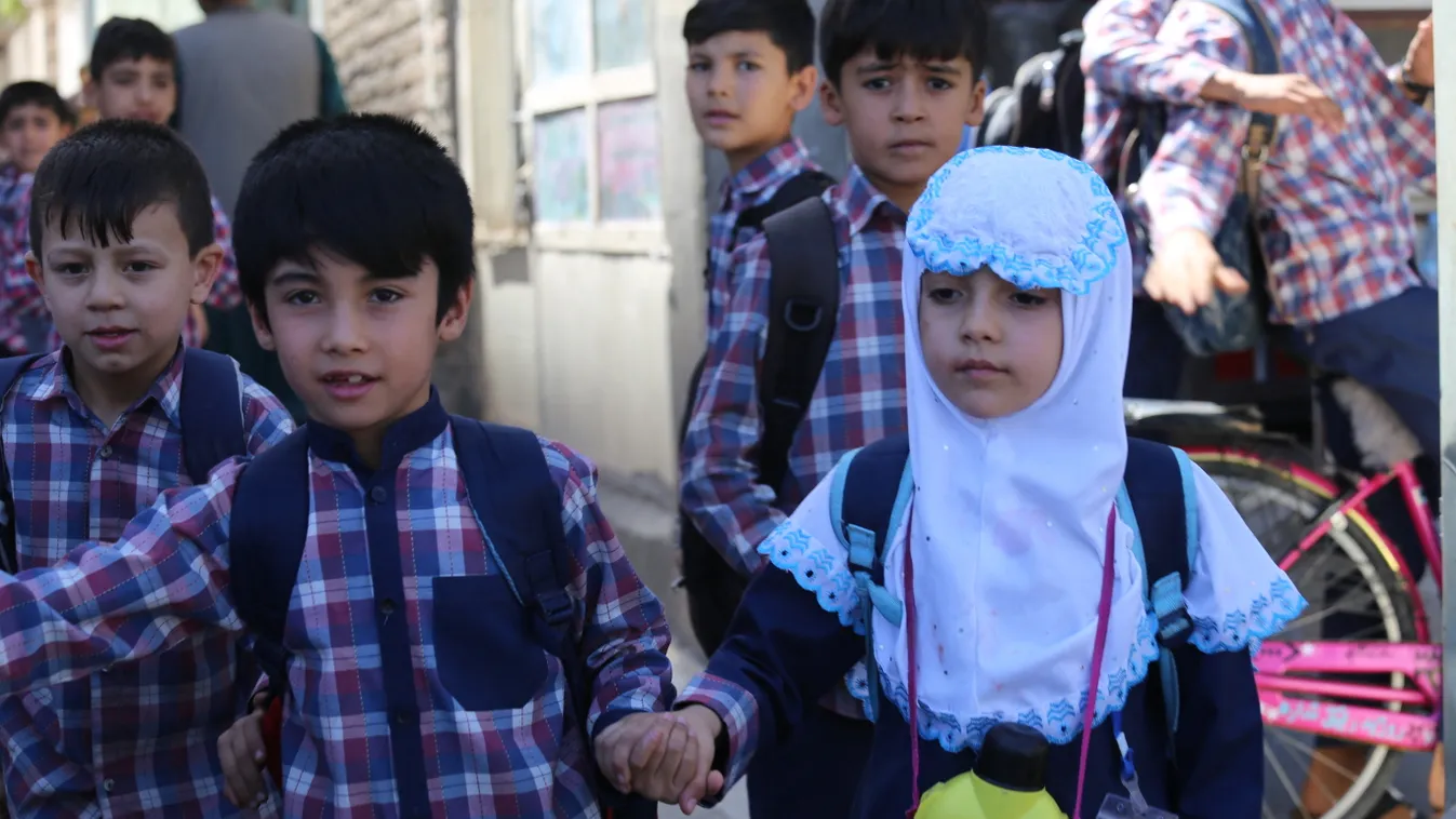 Presence of girl students in Herat schools 2021,Afghanistan,Herat,School,students Horizontal, Afganisztán, gyerek 
