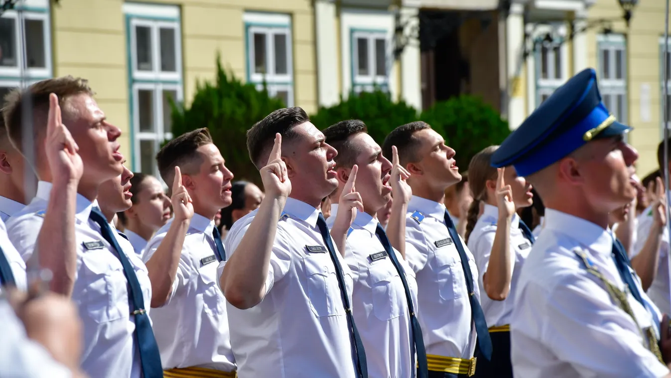 Tiszti esküt tettek a Nemzeti Közszolgálati Egyetem Rendészettudományi Kara és Katasztrófavédelmi Intézetének végzett hallgatói 