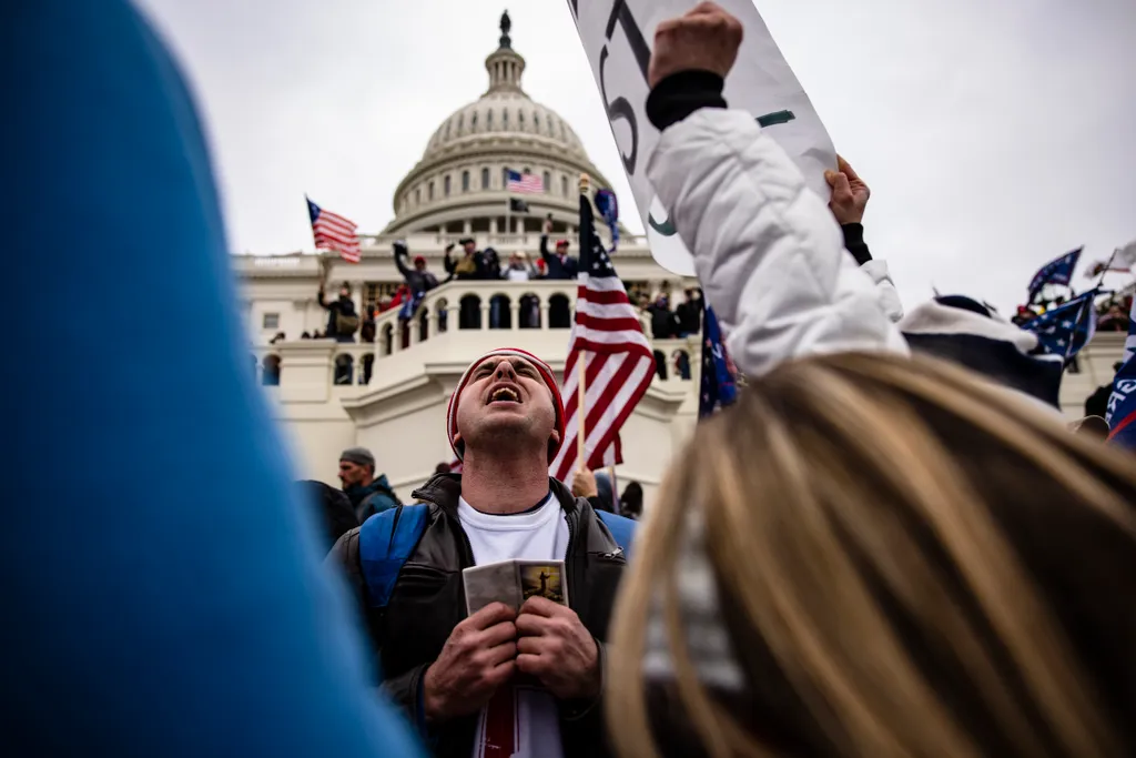 Capitolium ostroma, USA, 2021.01.06. a  Trump Supporters Hold "Stop The Steal" Rally In DC Amid Ratification Of Presidential Election GettyImageRank2 Color Image HORIZONTAL POLITICS 